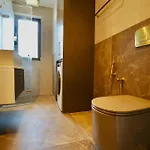 Golden Beachfront And Swimming Pool Appartement Sarandë