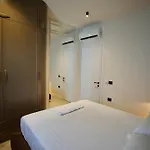 Lägenhet Golden Beachfront And Swimming Pool Sarandë