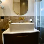 Golden Beachfront And Swimming Pool Sarandë