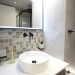 Golden Beachfront And Swimming Pool Appartement *