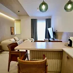 Golden Beachfront And Swimming Pool Sarandë