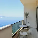 Golden Beachfront And Swimming Pool Sarandë