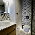 Golden Beachfront And Swimming Pool Appartement *