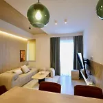 Golden Beachfront And Swimming Pool Sarandë