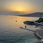 Golden Beachfront And Swimming Pool Lägenhet Sarandë