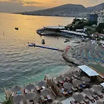 Golden Beachfront And Swimming Pool * Sarandë
