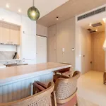 Golden Beachfront And Swimming Pool Apartment *
