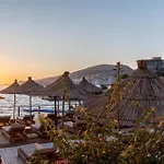 Apartment Golden Beachfront And Swimming Pool Sarande