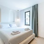 Apartment Golden Beachfront And Swimming Pool