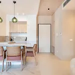 Golden Beachfront And Swimming Pool Apartment