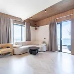 Apartment Golden Beachfront And Swimming Pool