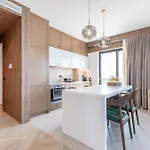 Golden Beachfront And Swimming Pool Apartment *