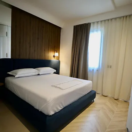 Apartment Golden Beachfront And Swimming Pool Sarande