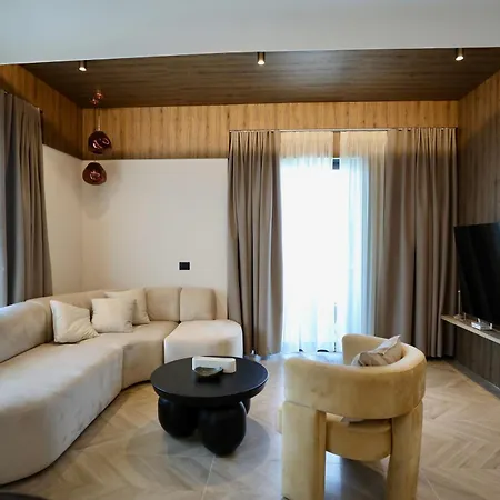 Golden Beachfront And Swimming Pool Appartement