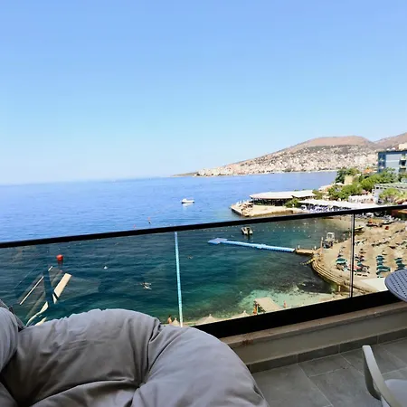 Golden Beachfront And Swimming Pool Sarandë