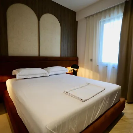 Golden Beachfront And Swimming Pool * Sarande