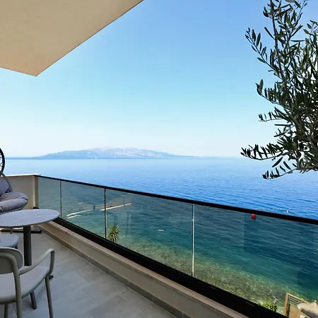 Apartment Golden Beachfront And Swimming Pool *