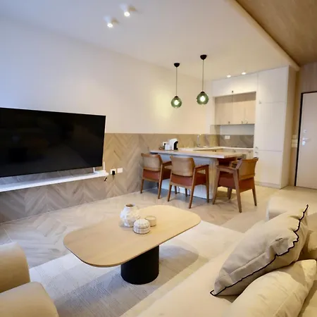 Appartement Golden Beachfront And Swimming Pool