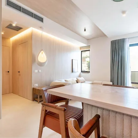 Apartmán Golden Beachfront And Swimming Pool