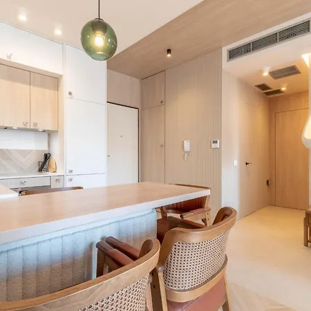 Golden Beachfront And Swimming Pool Apartmán *