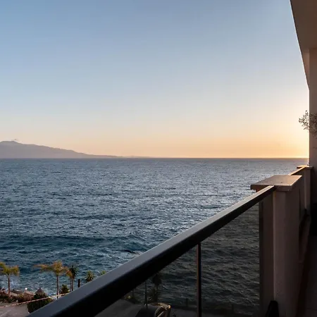 Golden Beachfront And Swimming Pool Apartmán Sarandë