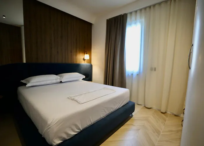 Apartment Golden Beachfront And Swimming Pool