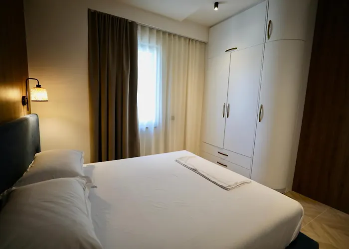 Apartment Golden Beachfront And Swimming Pool Sarande
