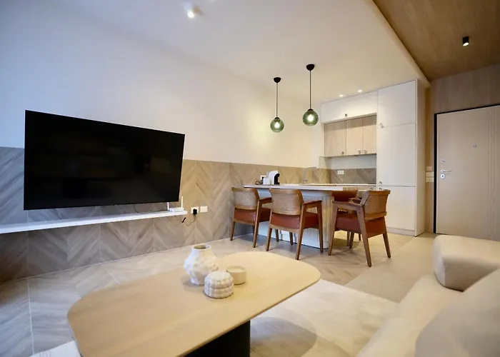 Apartment Golden Beachfront And Swimming Pool Sarande