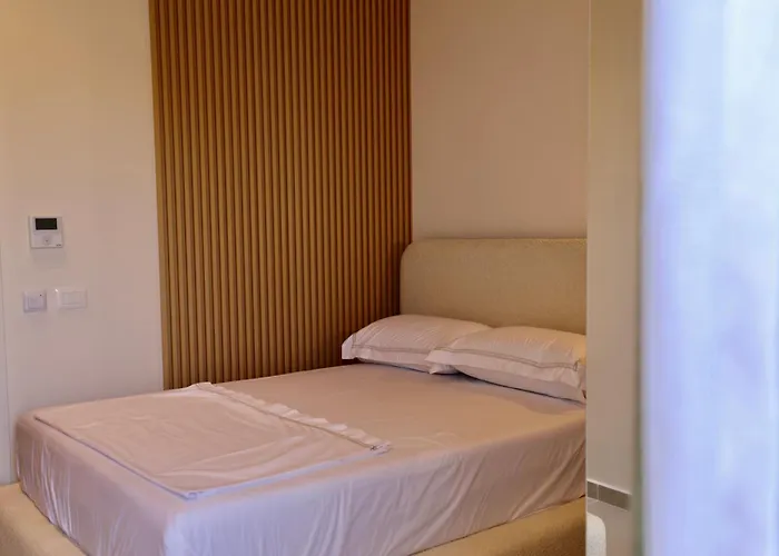 Golden Beachfront And Swimming Pool Apartment
