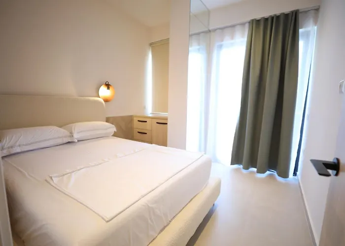 Golden Beachfront And Swimming Pool * Sarande