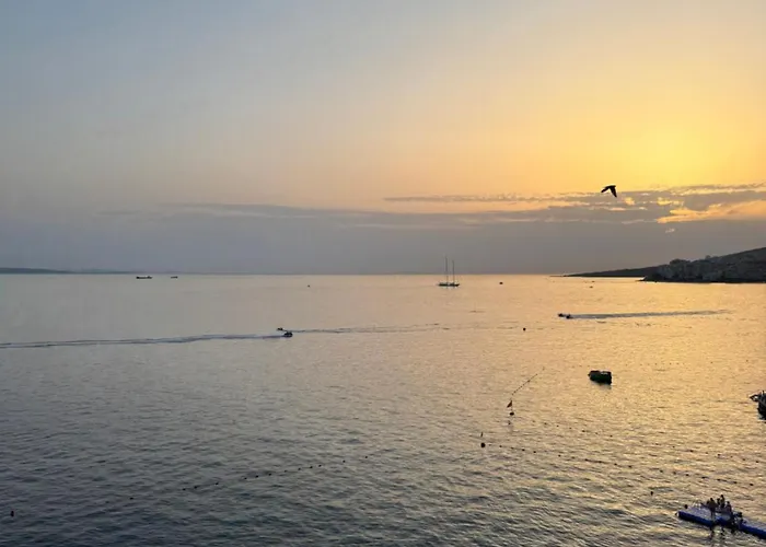 Apartment Golden Beachfront And Swimming Pool Sarande