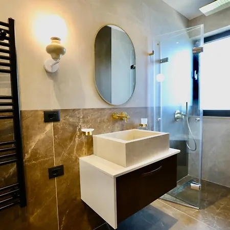 Golden Beachfront And Swimming Pool * Sarandë