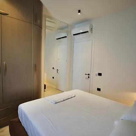 Apartamento Golden Beachfront And Swimming Pool *