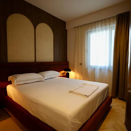 Golden Beachfront And Swimming Pool *