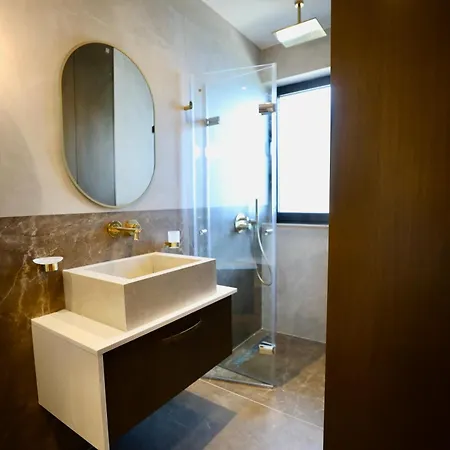 Apartamento Golden Beachfront And Swimming Pool *