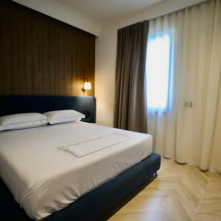 Apartamento Golden Beachfront And Swimming Pool