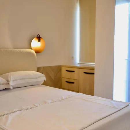 Apartamento Golden Beachfront And Swimming Pool