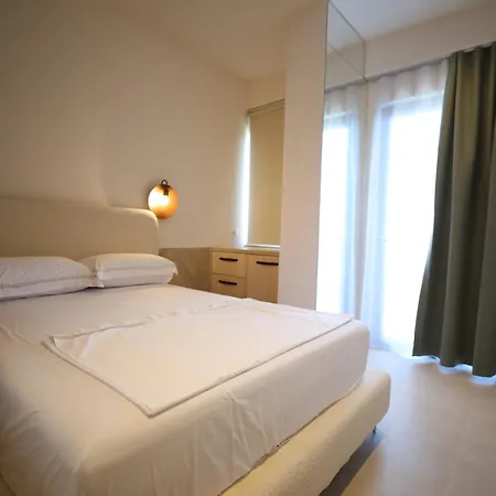 Golden Beachfront And Swimming Pool *