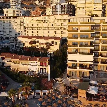 Golden Beachfront And Swimming Pool *