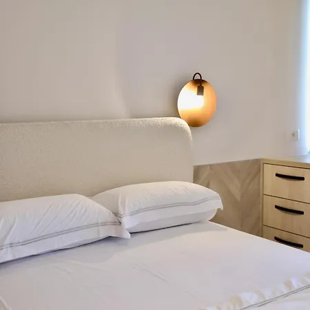 Golden Beachfront And Swimming Pool *