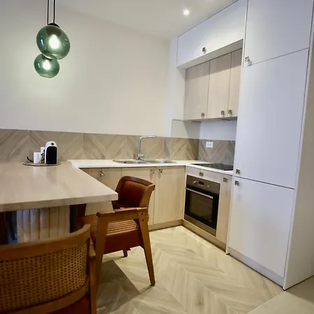 Golden Beachfront And Swimming Pool Apartamento Sarandë