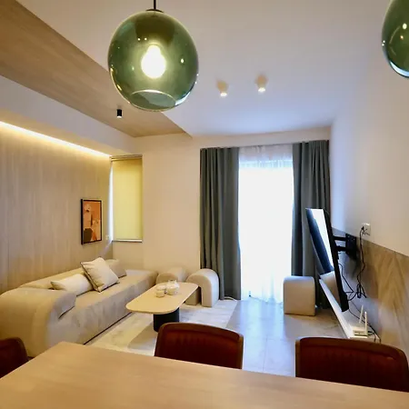 Golden Beachfront And Swimming Pool Sarandë