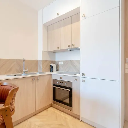 Golden Beachfront And Swimming Pool Daire Saranda