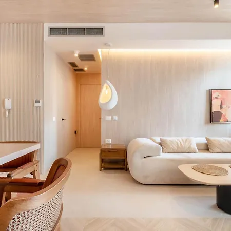 Golden Beachfront And Swimming Pool Sarandë