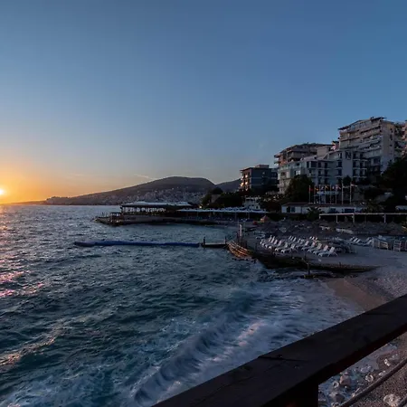 Golden Beachfront And Swimming Pool Daire