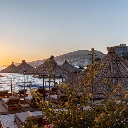 Appartamento Golden Beachfront And Swimming Pool Sarandë