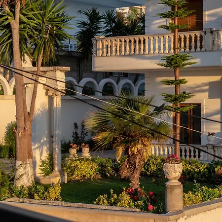 Golden Beachfront And Swimming Pool * Sarandë