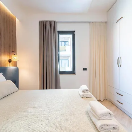 Golden Beachfront And Swimming Pool Appartamento *