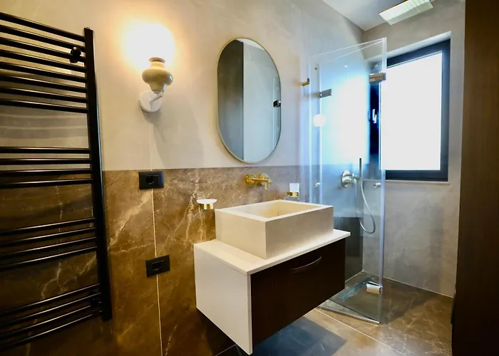 Golden Beachfront And Swimming Pool * Sarandë