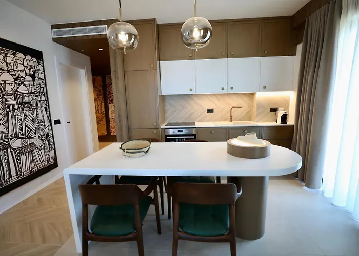 Golden Beachfront And Swimming Pool Appartement *